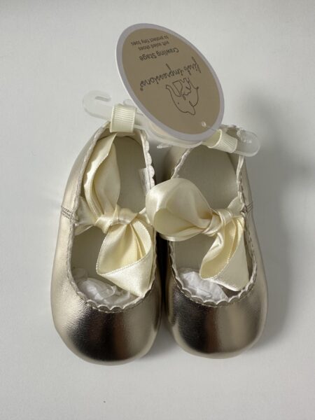 Baby’s shoes